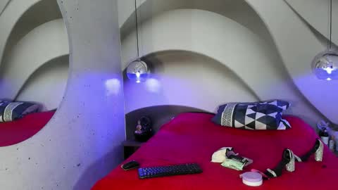 Snapshot of mialoraine chatting on February 6, 11:35 am Mia 3 online show from February 6, 11:35 am