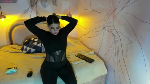 Snapshot of mialoraine chatting on February 9, 11:47 am Mia 3 online show from February 9, 11:47 am