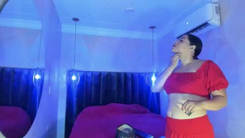 Snapshot of mialoraine chatting on February 22, 3:07 am Mia 3 online show from February 22, 3:07 am