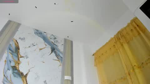 mialuxxi online show from March 21, 8:30 am