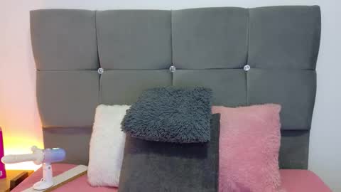 Snapshot of miamackleyn_ chatting on January 17, 2:22 pm MIA online show from January 17, 2:22 pm