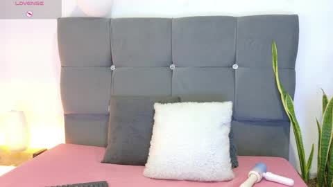 Snapshot of miamackleyn_ chatting on April 24, 1:57 pm MIA online show from April 24, 1:57 pm