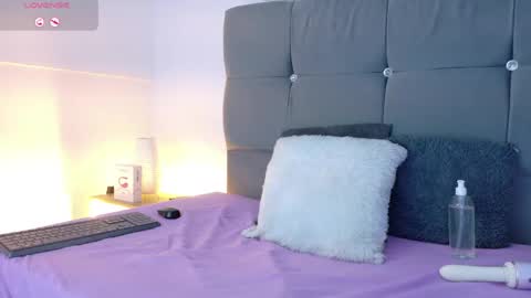 Snapshot of miamackleyn_ chatting on April 30, 3:40 pm MIA online show from April 30, 3:40 pm