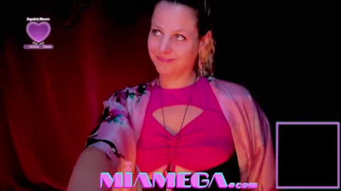 Mia online show from April 16, 10:56 pm