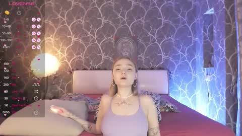 Mia online show from December 17, 6:14 pm