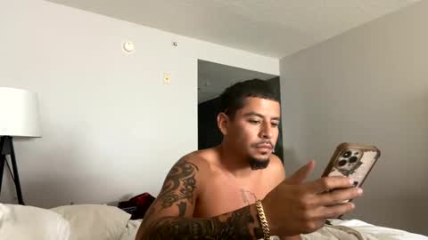 miamiclos1 online show from January 3, 1:47 pm