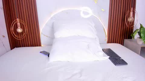 Mia  online show from November 8, 4:45 am