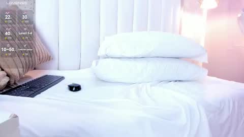 Snapshot of miamistrex chatting on February 14, 8:21 am Mia Mistrex online show from February 14, 8:21 am