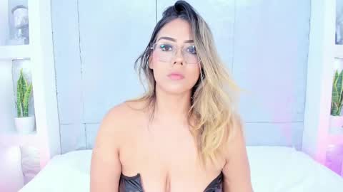 Snapshot of miamistrex chatting on October 12, 4:44 am Mia Mistrex online show from October 12, 4:44 am