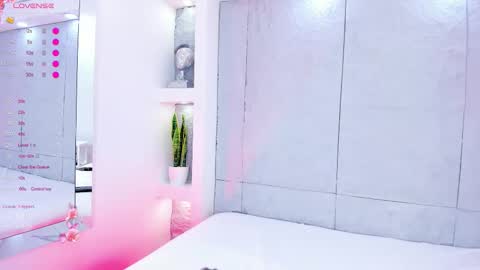 Snapshot of miamistrex chatting on October 23, 4:23 am Mia Mistrex online show from October 23, 4:23 am