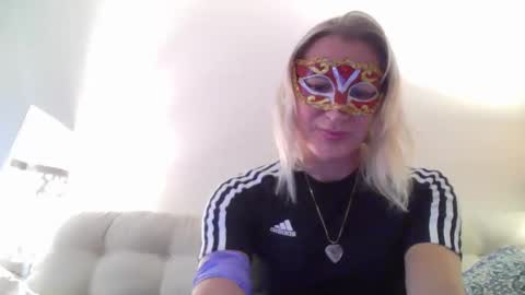 miamitransgirl305 online show from March 23, 3:43 am