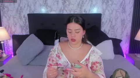 Mia   -5 7001400 Follow  online show from May 20, 1:06 pm