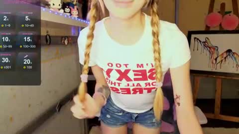 MiaMoon online show from July 4, 2:01 pm