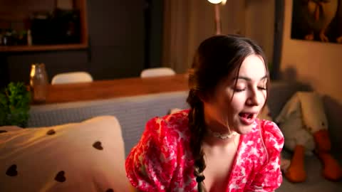 Mia online show from June 7, 6:22 pm