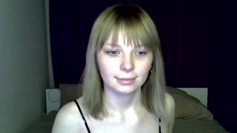 Mia online show from March 22, 7:17 pm