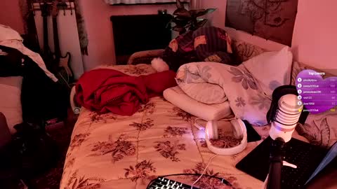 Snapshot of miaowhowl chatting on January 14, 12:14 pm Kristien online show from January 14, 12:14 pm