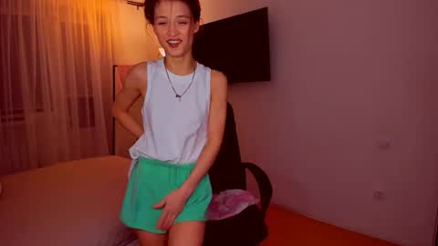 Mia online show from February 9, 7:40 pm