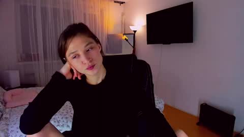 Mia online show from April 14, 8:48 pm