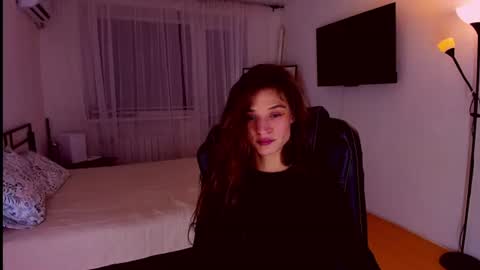 Snapshot of miapaw chatting on July 2, 7:42 pm Mia online show from July 2, 7:42 pm