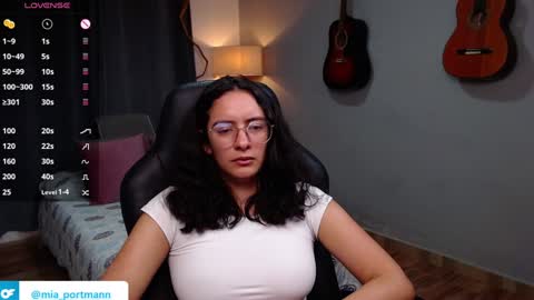 Snapshot of miaportman chatting on December 20, 1:00 pm MIAPORTMANN online show from December 20, 1:00 pm