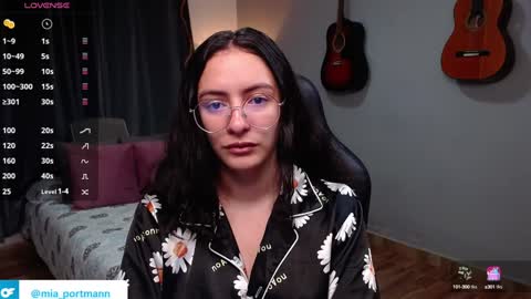 Snapshot of miaportman chatting on January 3, 7:49 am MIAPORTMANN online show from January 3, 7:49 am