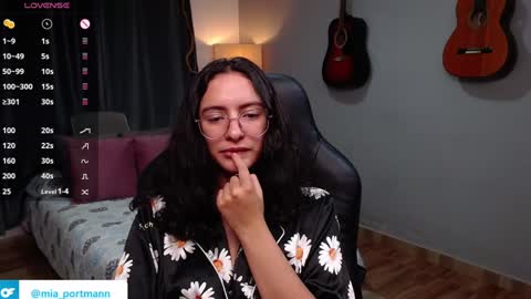 Snapshot of miaportman chatting on January 3, 10:52 am MIAPORTMANN online show from January 3, 10:52 am