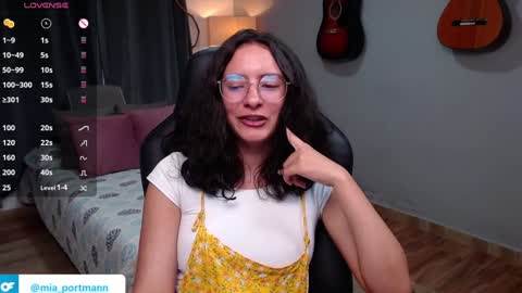 Snapshot of miaportman chatting on January 4, 12:16 pm MIAPORTMANN online show from January 4, 12:16 pm