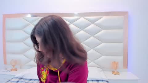 Snapshot of miaqueen021 chatting on January 13, 12:24 pm Sweetie Mia online show from January 13, 12:24 pm