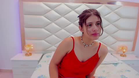 Snapshot of miaqueen021 chatting on January 18, 12:15 pm Sweetie Mia online show from January 18, 12:15 pm