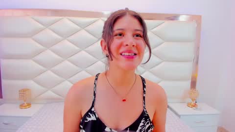 Snapshot of miaqueen021 chatting on January 24, 6:25 pm Sweetie Mia online show from January 24, 6:25 pm