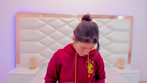 Snapshot of miaqueen021 chatting on January 25, 12:16 pm Sweetie Mia online show from January 25, 12:16 pm