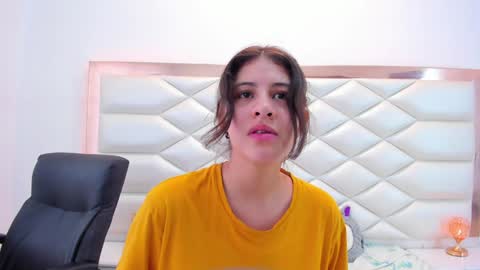 Snapshot of miaqueen021 chatting on January 28, 6:39 pm Sweetie Mia online show from January 28, 6:39 pm