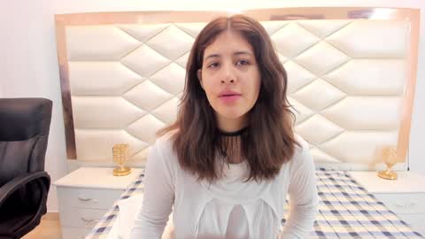 Snapshot of miaqueen021 chatting on February 6, 12:26 pm Sweetie Mia online show from February 6, 12:26 pm