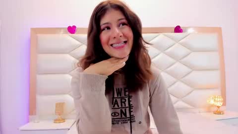 Snapshot of miaqueen021 chatting on February 14, 12:36 pm Sweetie Mia online show from February 14, 12:36 pm