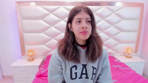 Snapshot of miaqueen021 chatting on March 8, 12:30 pm Sweetie Mia online show from March 8, 12:30 pm