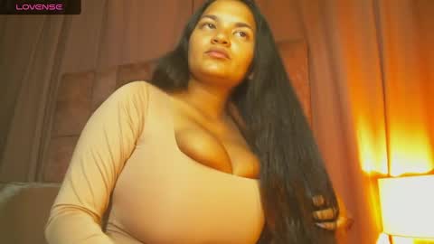 Snapshot of miasandoval_22 chatting on May 23, 9:30 pm miasaandovaal 22 online show from May 23, 9:30 pm