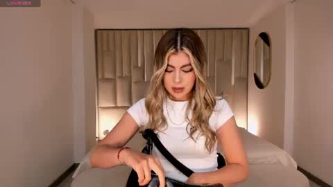 Mia Silva online show from July 1, 11:01 am
