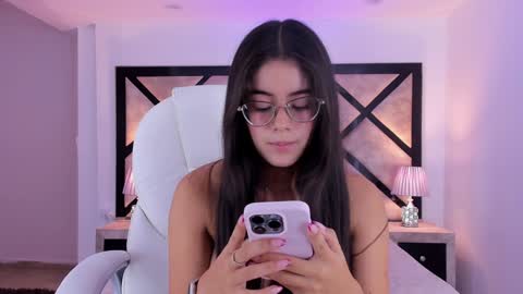 Mia online show from December 16, 9:41 pm