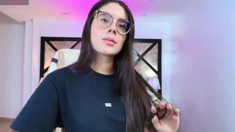 Mia online show from September 12, 8:31 pm