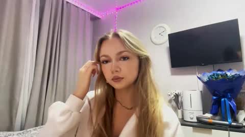 Snapshot of miasuszynski chatting on February 22, 7:45 pm Milana online show from February 22, 7:45 pm