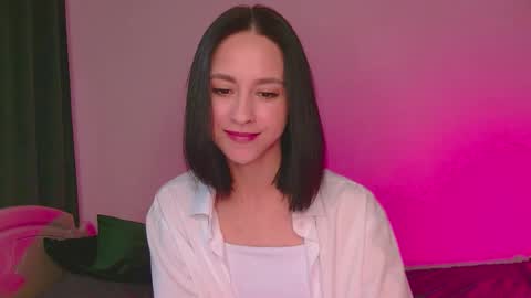 Mia online show from September 15, 8:58 am