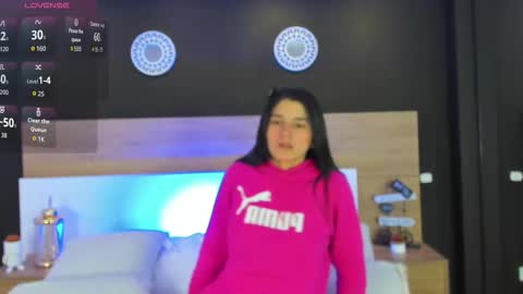 Mia online show from November 30, 1:04 pm