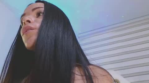 Mia online show from February 18, 10:36 pm