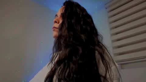 Mia online show from September 15, 10:15 am