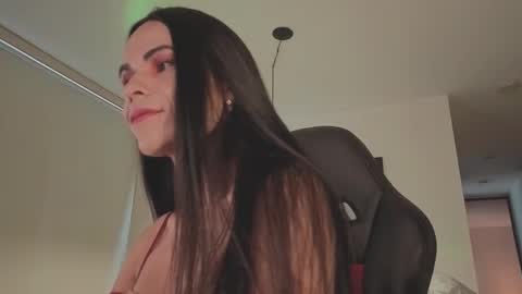 Mia online show from March 27, 3:01 pm