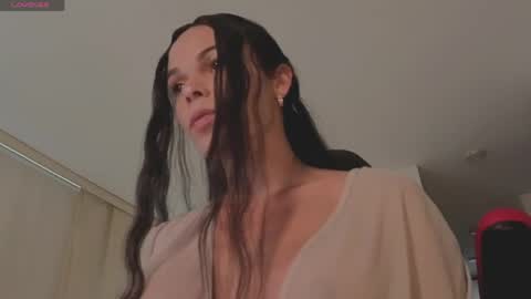 Mia online show from April 10, 4:55 pm