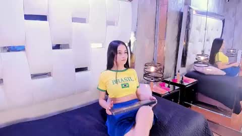 Snapshot of miawatson1 chatting on November 3, 12:28 pm Mia Watson online show from November 3, 12:28 pm