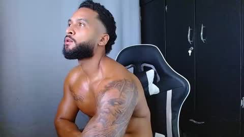 Snapshot of michael_maximo chatting on February 9, 2:04 am maximo online show from February 9, 2:04 am