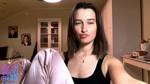 Emily online show from November 11, 2:28 pm