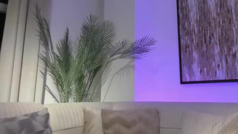 Michael Salens independent model online show from March 8, 10:22 am